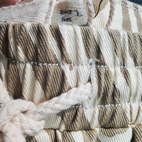 Denim animal print shorts with raw hem large Nwt - Picture 3 of 4